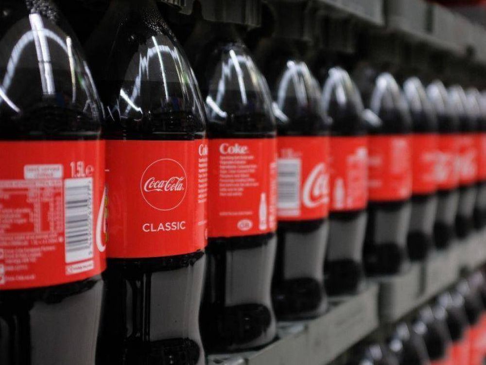 Coca-Cola dice que vender refrescos en botellas 100% recicladas en Estados Unidos