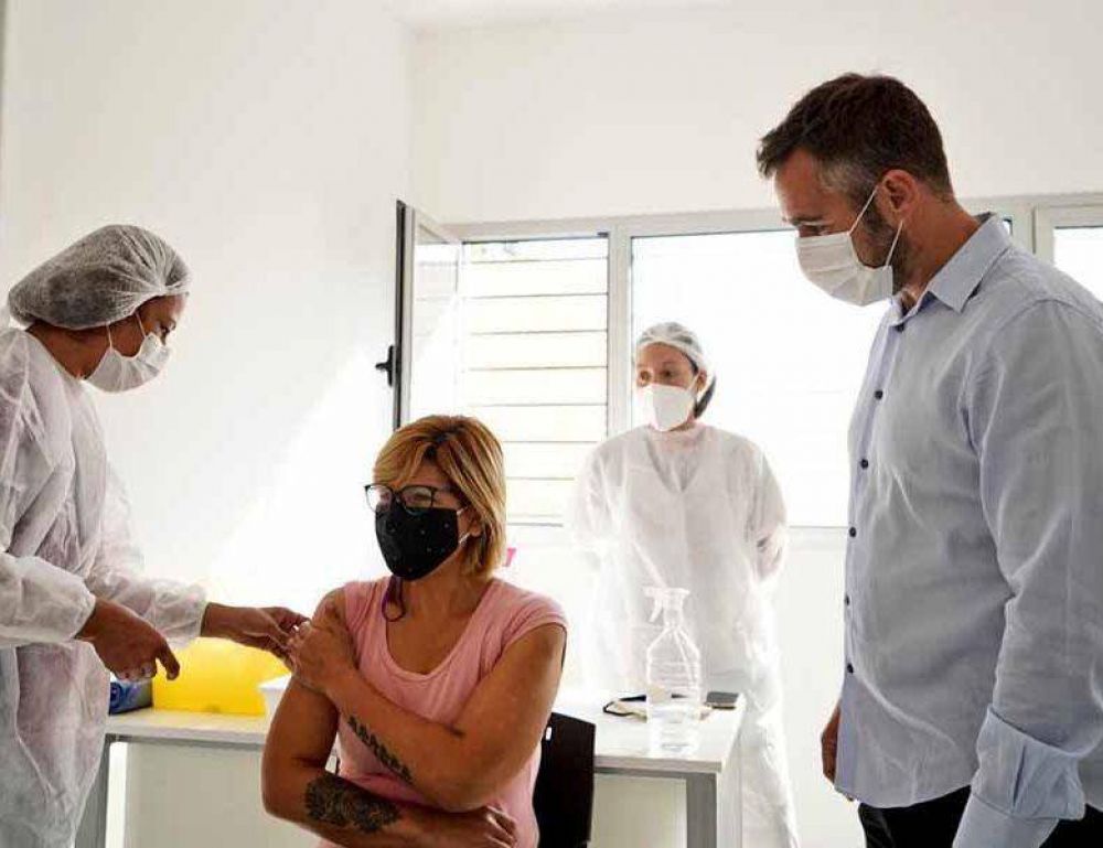 Achaval y Volnovich celebraron el inicio de la vacunaci�n en adultos mayores de Pilar