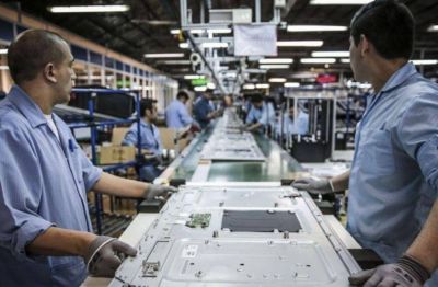 Seg�n la UIA, en noviembre por primera vez desde 2015 se revirti� la tendencia y se generaron 3 mil empleos registrados en la industria