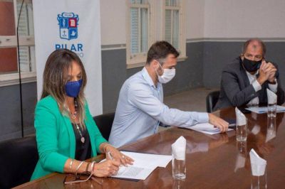 Ach�val y Galmarini firman un convenio para continuar obras de agua y cloacas en Pilar