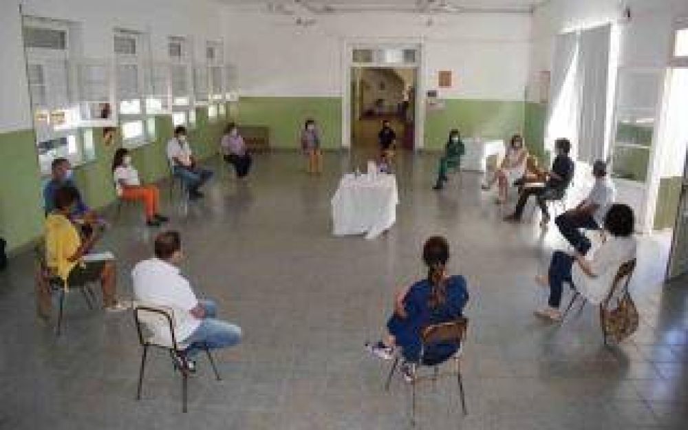 Laprida: Utilizar�n �media escuela� para dar clases y la otra como centro vacunatorio