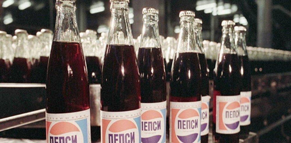 Valiente o loco?: encontr una botella de Pepsi sovitica de 1980 y se la tom