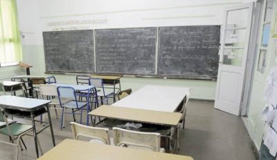 Garro no invirti� en kits de limpieza para las escuelas