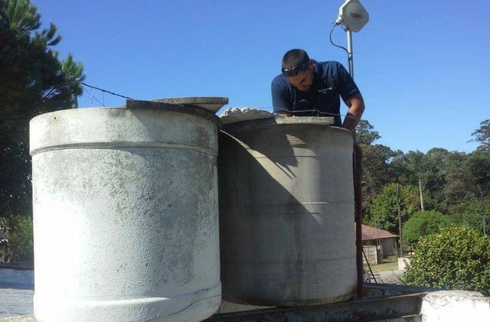 La Municipalidad limpiar y desinfectar los tanques de agua de establecimientos provinciales