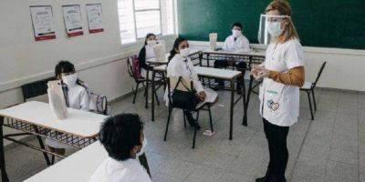 Docentes porte�os presentaron un amparo para que los mayores de 60 trabajen de forma remota