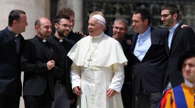 El Papa reconoce a los sacerdotes que confiesan con compasi�n y no con �l�tigo�