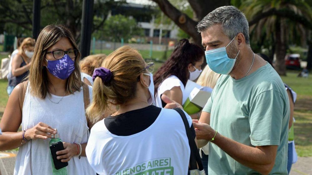 Zabaleta en operativo de inscripci�n de la vacuna en Hurlingham
