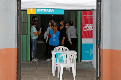 Fernando Espinoza: �Estamos preparando las escuelas para el operativo de vacunaci�n m�s grande de la historia�