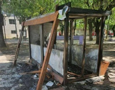 Prendieron fuego y destruyeron el ecopunto de Plaza Bel�n