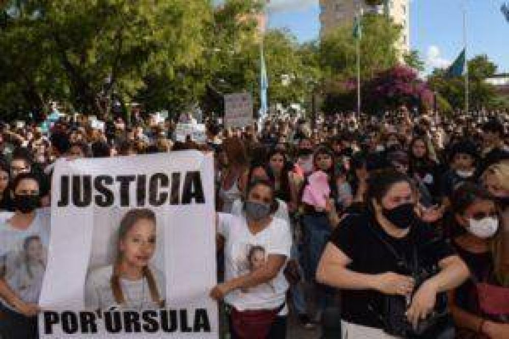 Femicidio en Rojas: dos funcionarias municipales, en la mira por el botón antipánico que debían darle a Úrsula Bahillo