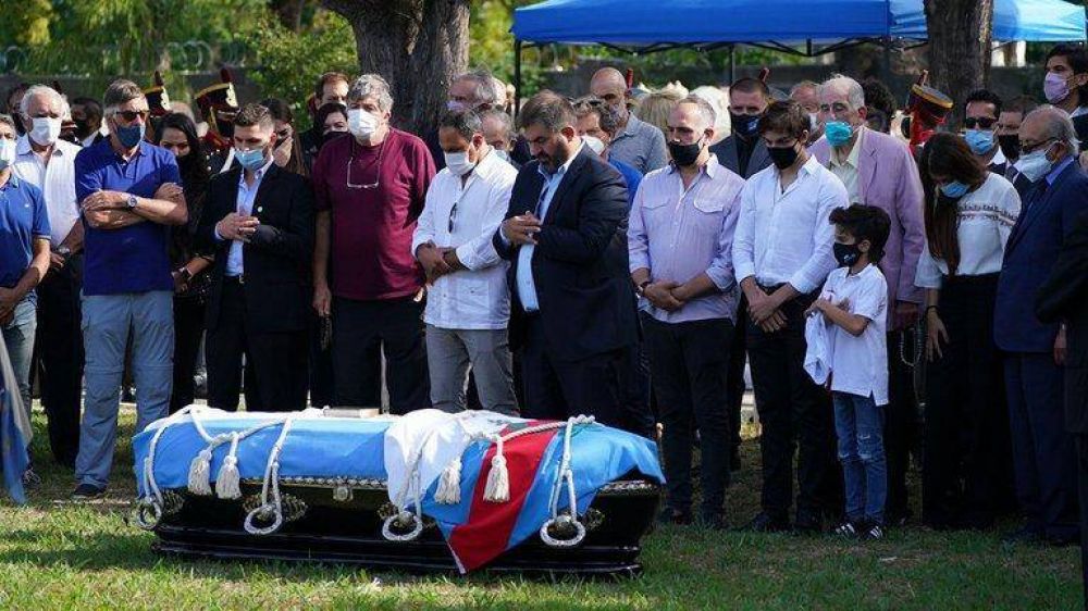 Los restos de Carlos Menem fueron sepultados en el cementerio islmico de La Tablada