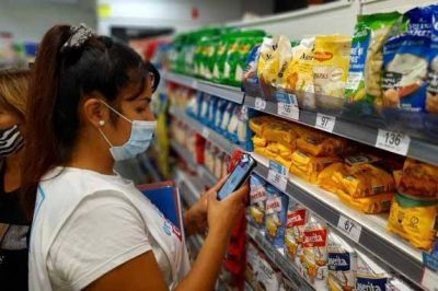 Mientras colaboran en el control de precios, los movimientos sociales piensan su rol en la batalla contra la inflaci�n