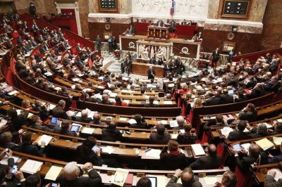 Francia, a fin de frenar el islamismo, perjudica a la Iglesia cat�lica