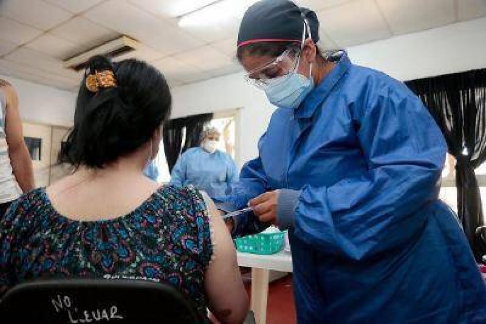 Ms de 2 mil trabajadores de la salud brownianos ya recibieron dos dosis de la vacuna