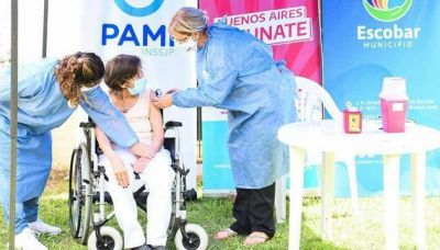 Coronavirus: Comenz� la vacunaci�n de adultos mayores en Escobar