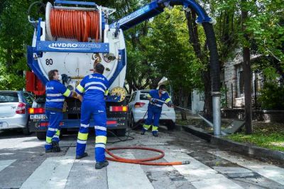 Vicente L�pez contin�a la limpieza de sumideros para prevenir inundaciones