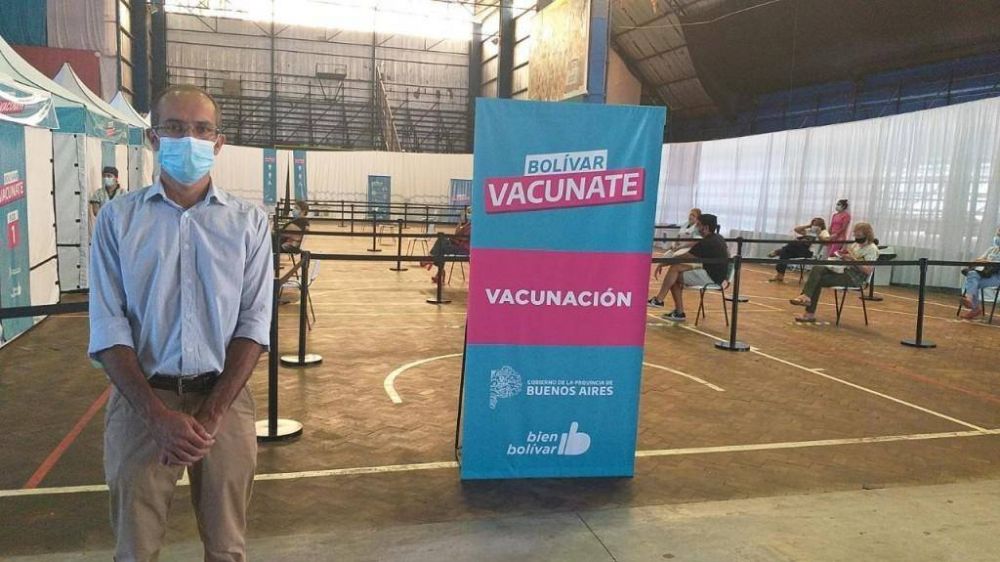 Marcos Pisano: “Estamos muy contentos, llegó el día en que se van a vacunar más de 150 adultos y agentes de salud”