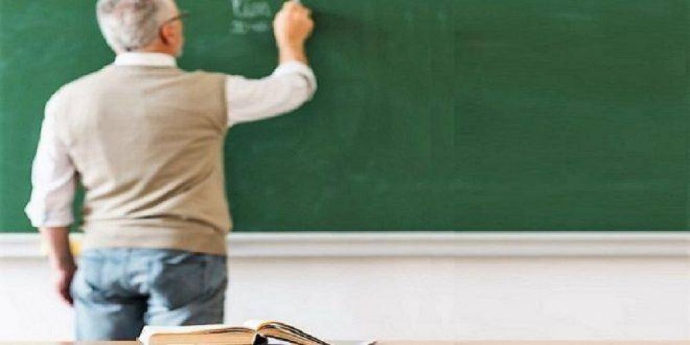 Logran que se suspenda la obligacin de dar clases presenciales para los docentes mayores de 60 aos