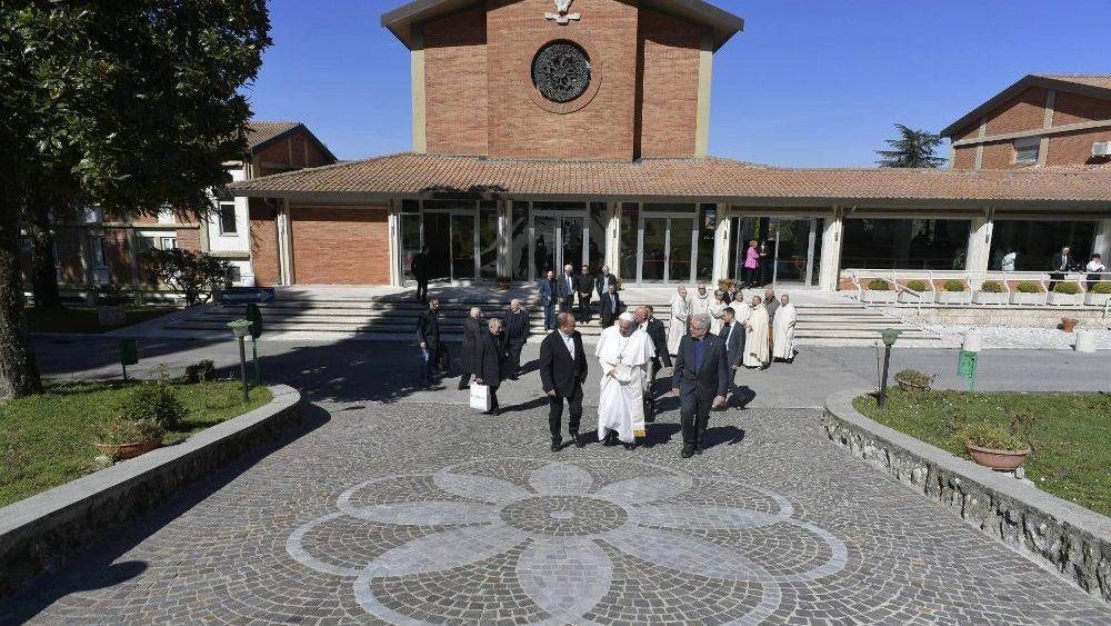 El Papa a la Curia Romana: Unidos en oracin en los Ejercicios Espirituales