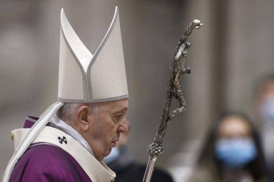 El papa acepta la renuncia del cardenal Sarah, crítico con Francisco