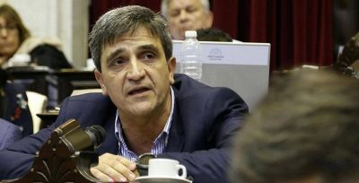 El esc�ndalo de Gin�s se llevar�a puesto a Zanarini y ya suena Yedlin como reemplazante