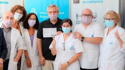 Tras el esc�ndalo del Vacunatorio Vip, el Gobierno aprob� la compra de 20 millones de carnets para certificar qui�nes recibieron las dosis contra el COVID-19