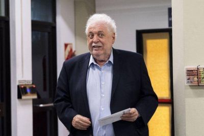 Vacunatorio VIP: uno de los empresarios que viajaron a Rusia pide que se investigue a Gin�s Gonz�lez Garc�a por asociaci�n il�cita