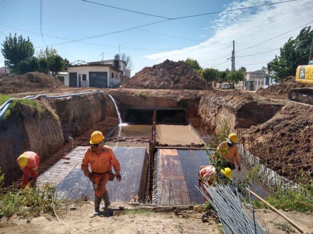 Obra de saneamiento hidrulico y pavimentacin del arroyo Salguero Cuenca Baja