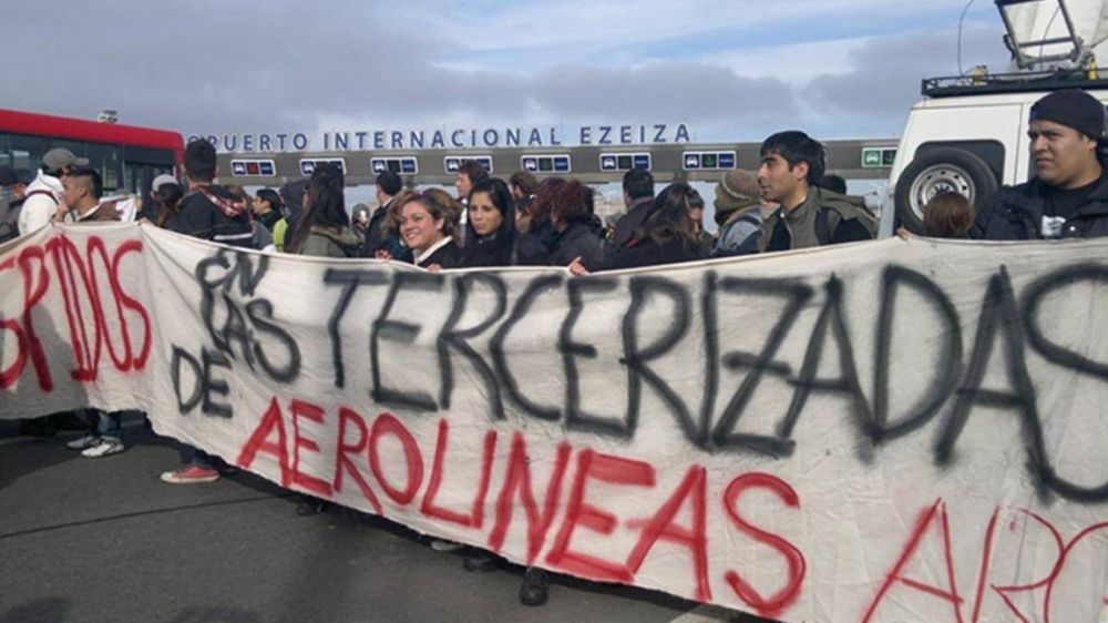 Denuncian que tercerizada de Aerolneas Argentinas ejerce persecucin laboral sobre trabajadoras