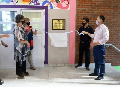 Esteban Echeverr�a: Fernando Gray recorri� las nuevas instalaciones del colegio Mait�n