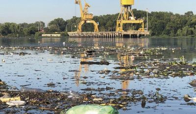 Alerta por la fuerte contaminaci�n local que golpea al r�o Santiago