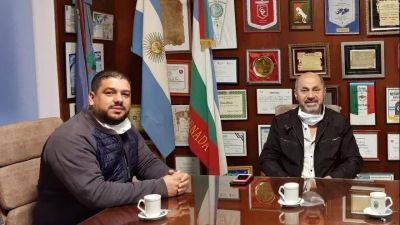 Pol�mica en Ensenada: el titular del PAMI se vacun� como �personal de salud�