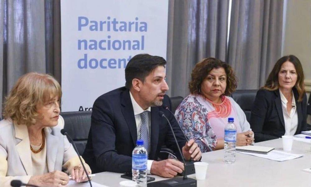 Docentes acordaron la paritaria nacional con un 32% de aumento salarial pero firmarn en Olivos