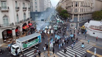Alberto desactiv� la movilizaci�n del lunes a la que apostaban la CGT, la CTA y el Frente Sindical