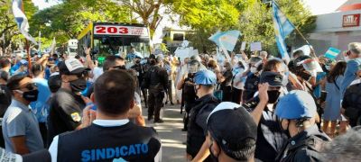 #EXCLUSIVO La palabra de los sindicalistas que estuvieron en Olivos el #27F: «Nos insultaban nos escupían, nos pegaban, nos rompieron los vehículos y nos robaron las banderas»
