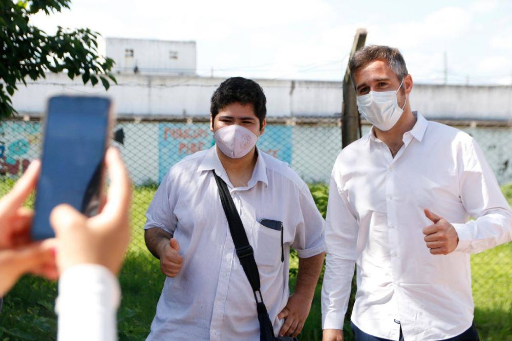 Ach�val se hizo presente en el inicio de clases en Presidente Derqui