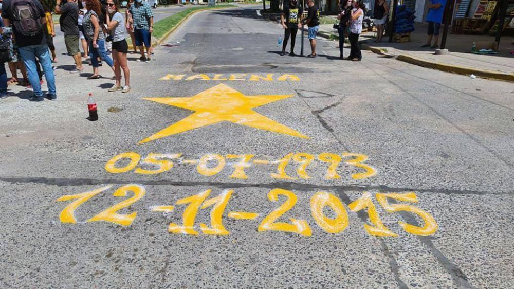 Pintaron la primera estrella amarilla en Merlo en homenaje a Malena Galatola, vctima de un asesino al volante