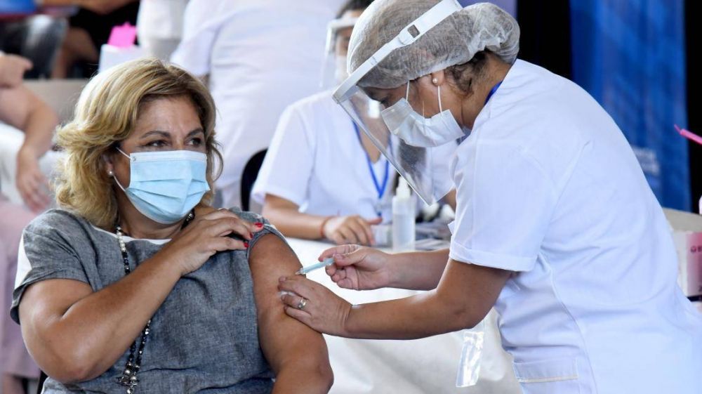 Vacunacin contra el coronavirus: el operativo sigue en el Hospital con docentes y personal de salud