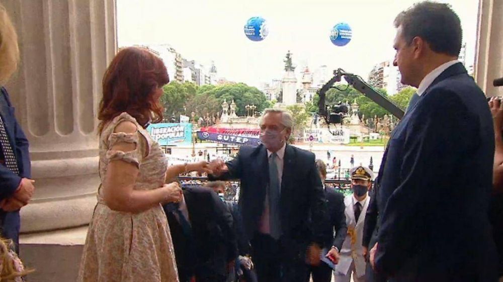 Claudia de Zamora acompañó a Cristina y Massa en la recepción al presidente