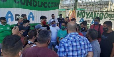 Sigue el bloqueo de Camioneros en Parque Ader en reclamo del encuadre sindical de 50 trabajadores