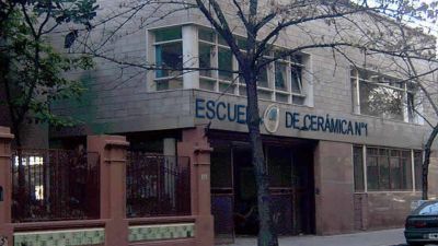 Denuncian que un funcionario porte�o apret� a docentes porque �5 o 6 chicos en un aula no nos rinde�
