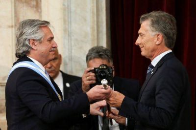 Alberto Fern�ndez subi� a Mauricio Macri al ring electoral: querella criminal y m�s enfrentamiento con la oposici�n pol�tica