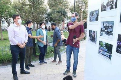 Ferraresi y Chornobroff recorrieron muestra fotogr�fica en Plaza Alsina