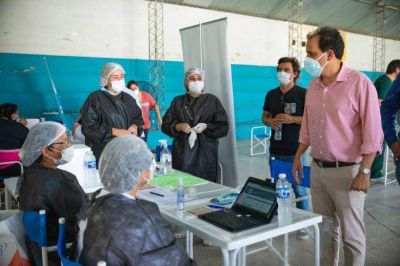 El intendente visit� a los adultos mayores en el operativo de vacunaci�n