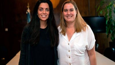 PAMI Mor�n: Se vacun� la Jefa Regional Valeria Zalazar como �Personal de Salud�