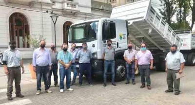 El Municipio present� dos nuevos camiones