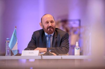 R�cord: Formosa anunci� un aumento del 42% para los estatales
