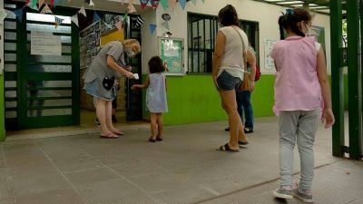 Paritaria docente: UTE analizar� la oferta, Ademys la rechaz� y 15 sindicatos aceptaron