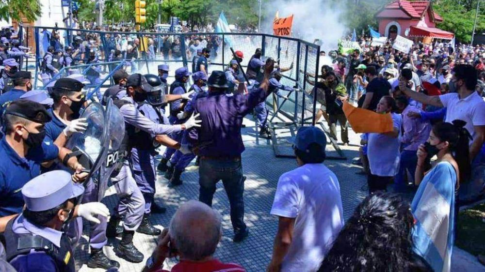  Represi�n y balas de goma en las protestas por el regreso a Fase 1 de la cuarentena