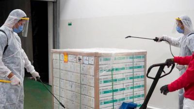 Comenz� la distribuci�n de 406.800 vacunas de Sinopharm a todo el pa�s y gestionan m�s dosis